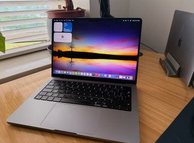 14 inch Macbook Pro M1 3 years old 90% battery