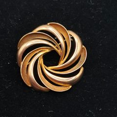 9 ct gold brooch