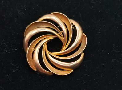 9 ct gold brooch