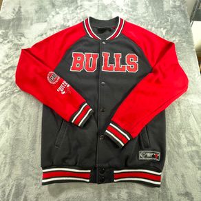 Chicago Bulls Mens Varsity Bomber Jacket Black Basketball Logo NBA Size Medium