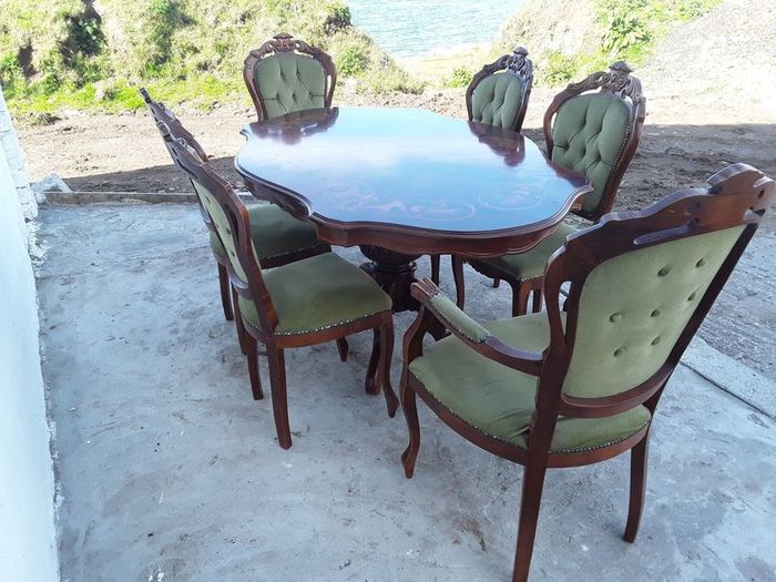 Beautiful Italian design inlaid table with 6 chairs Including 2 carvers