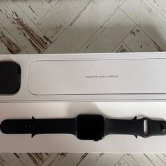 Apple Watch Series 4  44mm  Space Grey  Excellent Condition