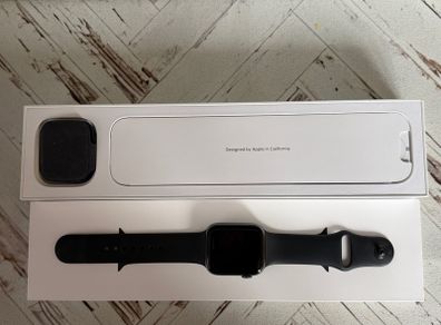 Apple Watch Series 4  44mm  Space Grey  Excellent Condition