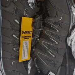 dewalt safety trainers size 8