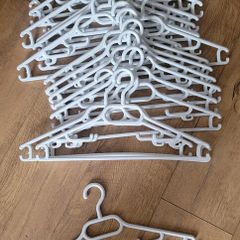 White Plastic Hangers for Dresses, Coats, Shirts, Skirts or Trousers 20 Pieces