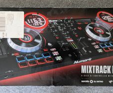 DJ console mixtrack platinum
