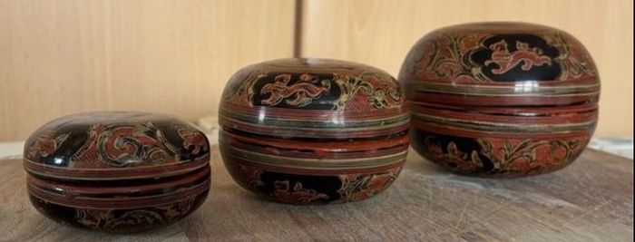 vintage Burmese (Myanmar) nesting lacquerware trinkets