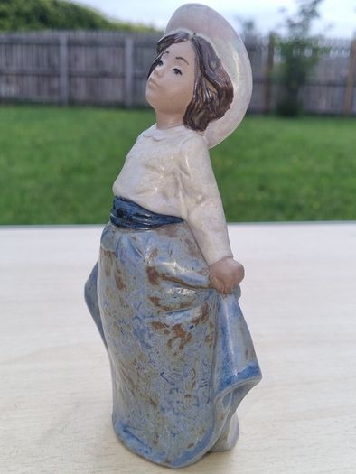 Vintage NAO by Lladro 1987 Girl Figurine