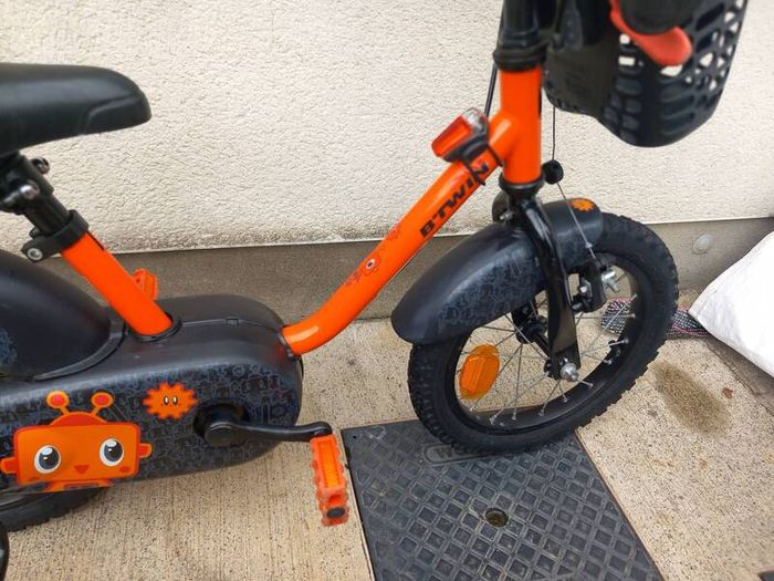 Kids bee twin robot bike size 14 inch wheels
