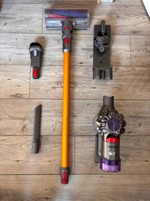 Dyson V8