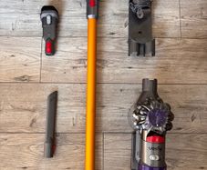 Dyson V8