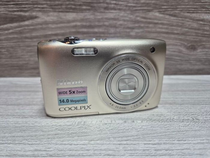 Nikon S3100 Digital Compact Camera Working w/ Nikkor 5x Wide Optical Zoom Lens