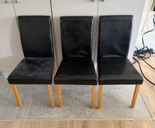 Coffee table and leather chairs