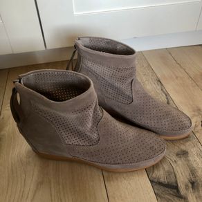 Ladies tan suede ankle boots size uk 5