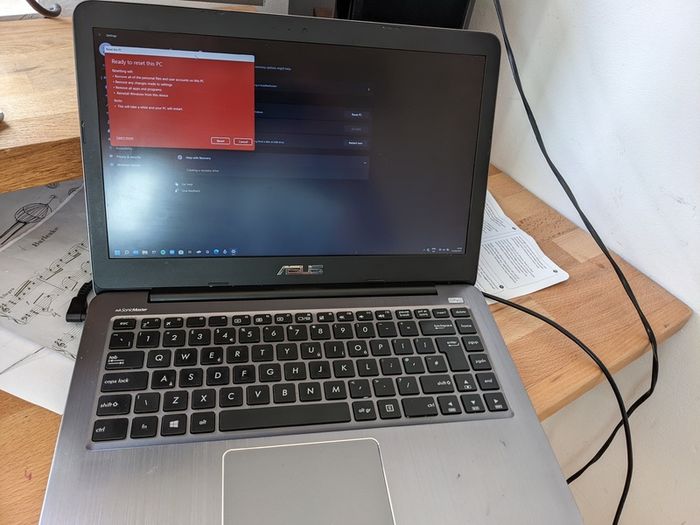 Asus Vivobook L403
