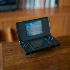 Nintendo DS lite with 18 games