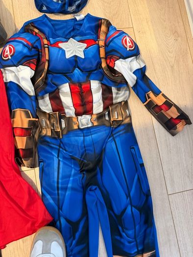 7-8 costumes Thor & Captain america