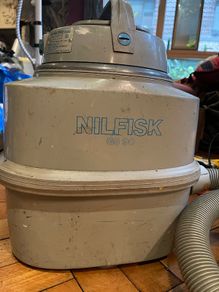 Nilfisk GS 90 hoover vacuum