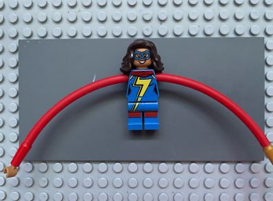 lego super heroes sh0375 Ms. Marvel minifigure (Kamala Khan) - Long Arms