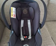 Cybex Cloud z i-size car seat with 360 degrees rotating base