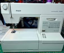 PFAFF varimatic 6085 Sewing machine - Just serviced - Like new condition!