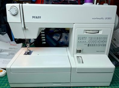 PFAFF varimatic 6085 Sewing machine - Just serviced - Like new condition!