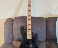 G&L L2500