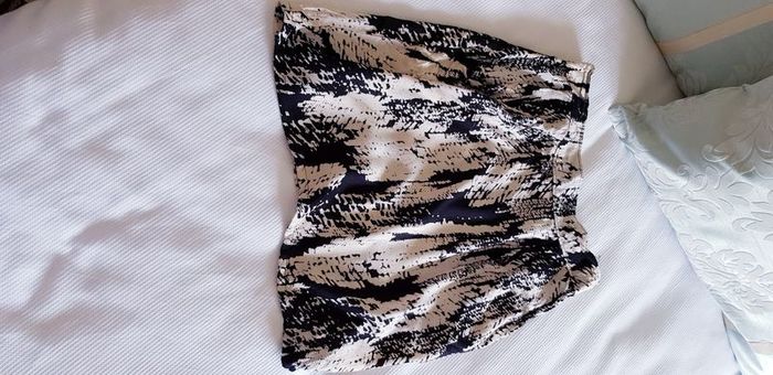 H&M Divided Mini Skirt - Size 8