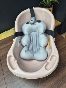 Baby bath with thermometer
