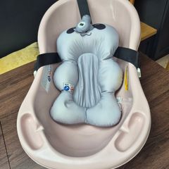 Baby bath with thermometer