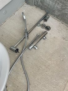 Thermostatic shower mixer set