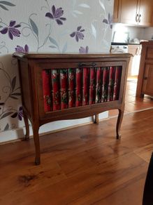 Decorative cabinet