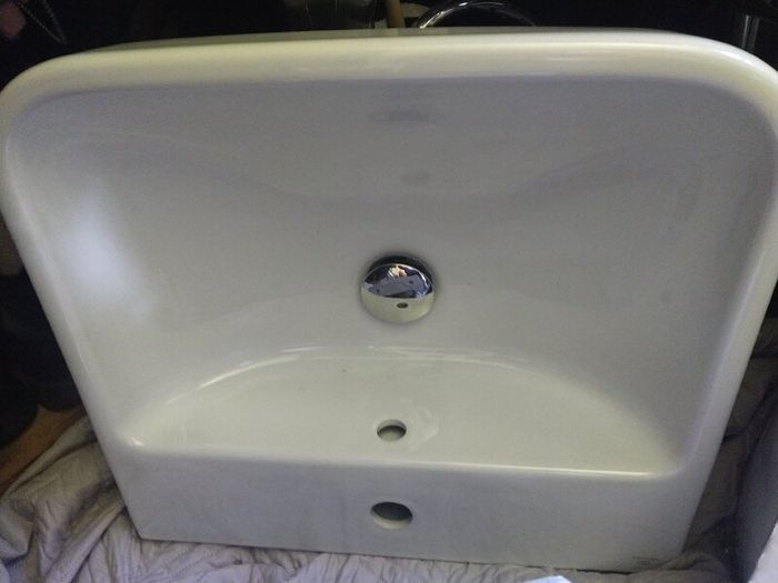 Ideal Standard Bathroom Basin and pedestal / no tap