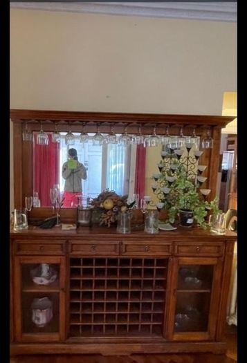 Dresser Unit