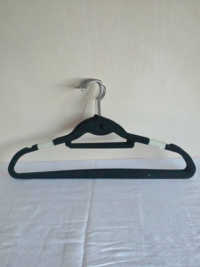 Slim Space Saving Velvet Hangers - Sets from 4euro or Full Lot 28euro