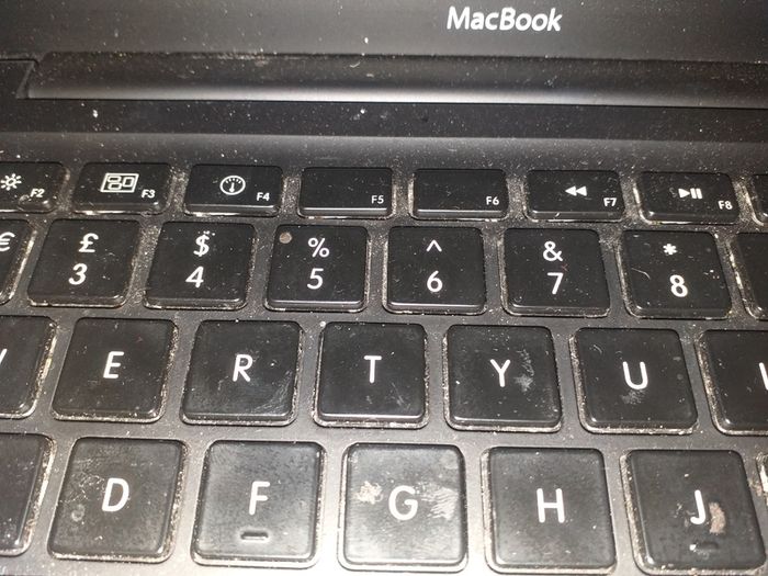 Black Apple MacBook -