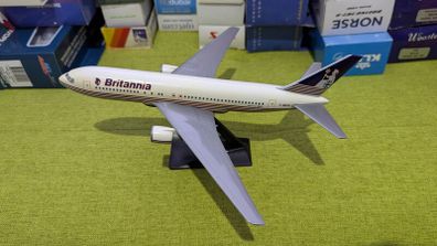 Britannia 1:200 scale model airplane, Boeing 767 aircraft
