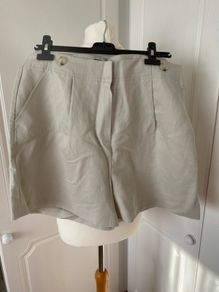 BNWT Linen Rich Shorts, size 16