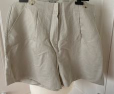 BNWT Linen Rich Shorts, size 16