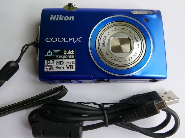 Nikon Coolpix S5100 Red 12.2MP 5X Optical Digital Camera from Japan (charging cable and 4Gb SD card)