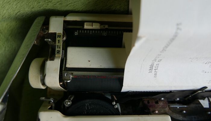 Brother Deluxe 1350 Vintage typewriter (in working order)
