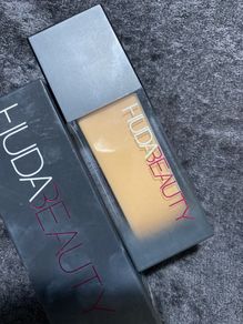 Huda beauty faux filter foundation in custard