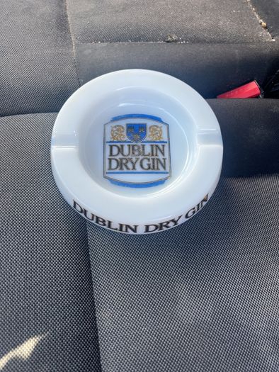 Dublin dry gin ash tray