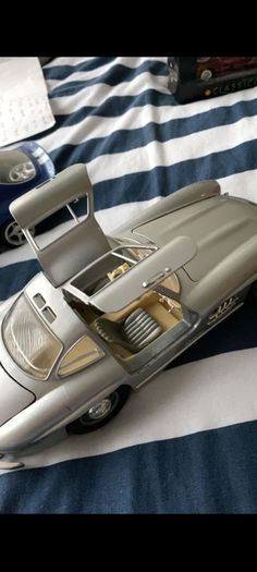 Silver Mercedes 300 sl