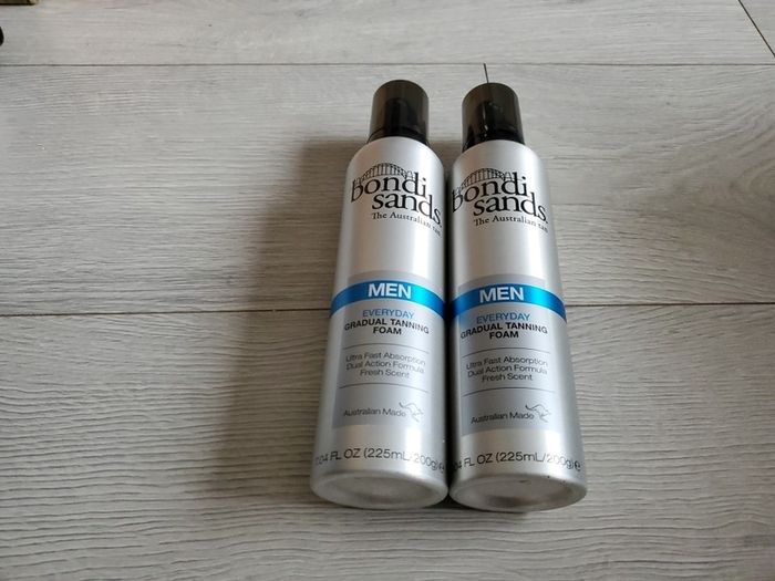 Men tan