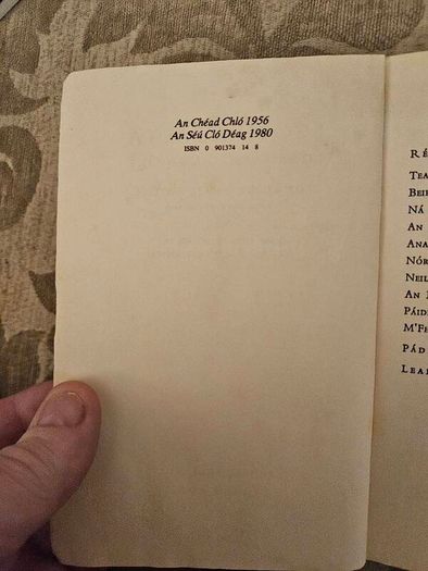 Scothscealta. By Padraic O Conaire.  Edited by THOMAS DE BHALDRAITHE. Paperback In Good Condition. See Photos For Same.