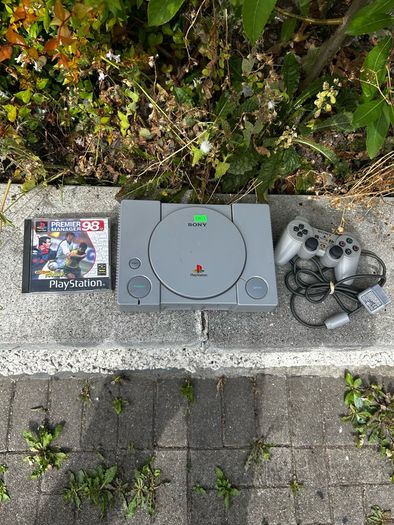 PlayStation 1 + Controller + Premier Manager