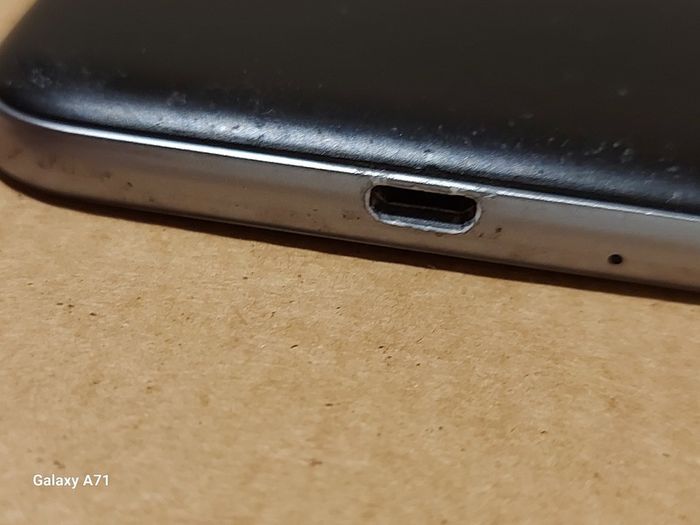 Samsung Galaxy J3 (6), in excellent cosmetic condition, FRP google Locked
