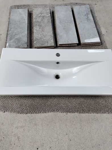 Wash hand basin and tiles