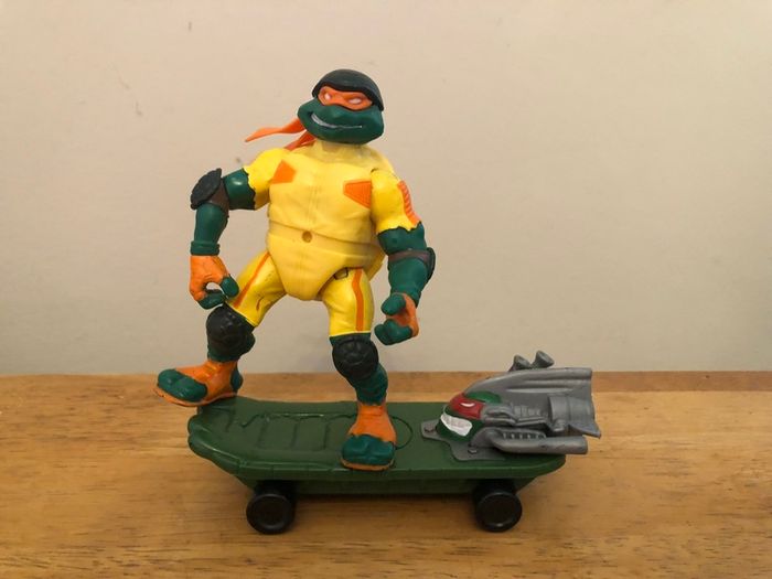 TMNT Thrashin Mike Ninja Turtle Action Figure With Skateboard